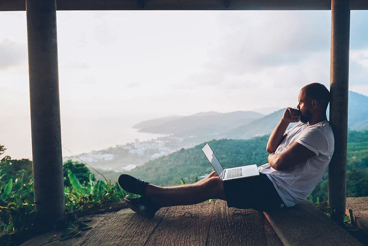 What is a digital nomad